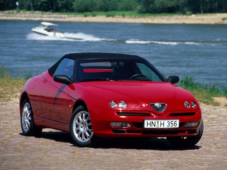 Alfa Romeo Spider (916S) 1998 года  (фото 12 из 12)